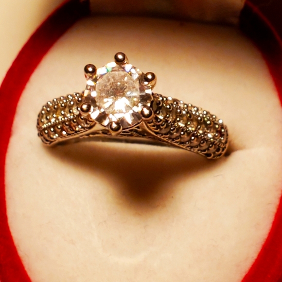 Jewelry - Cute costume jewlery ring